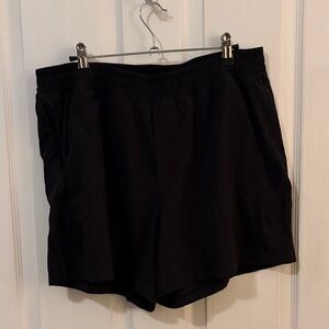 Men’s lululemon shorts 5 inches